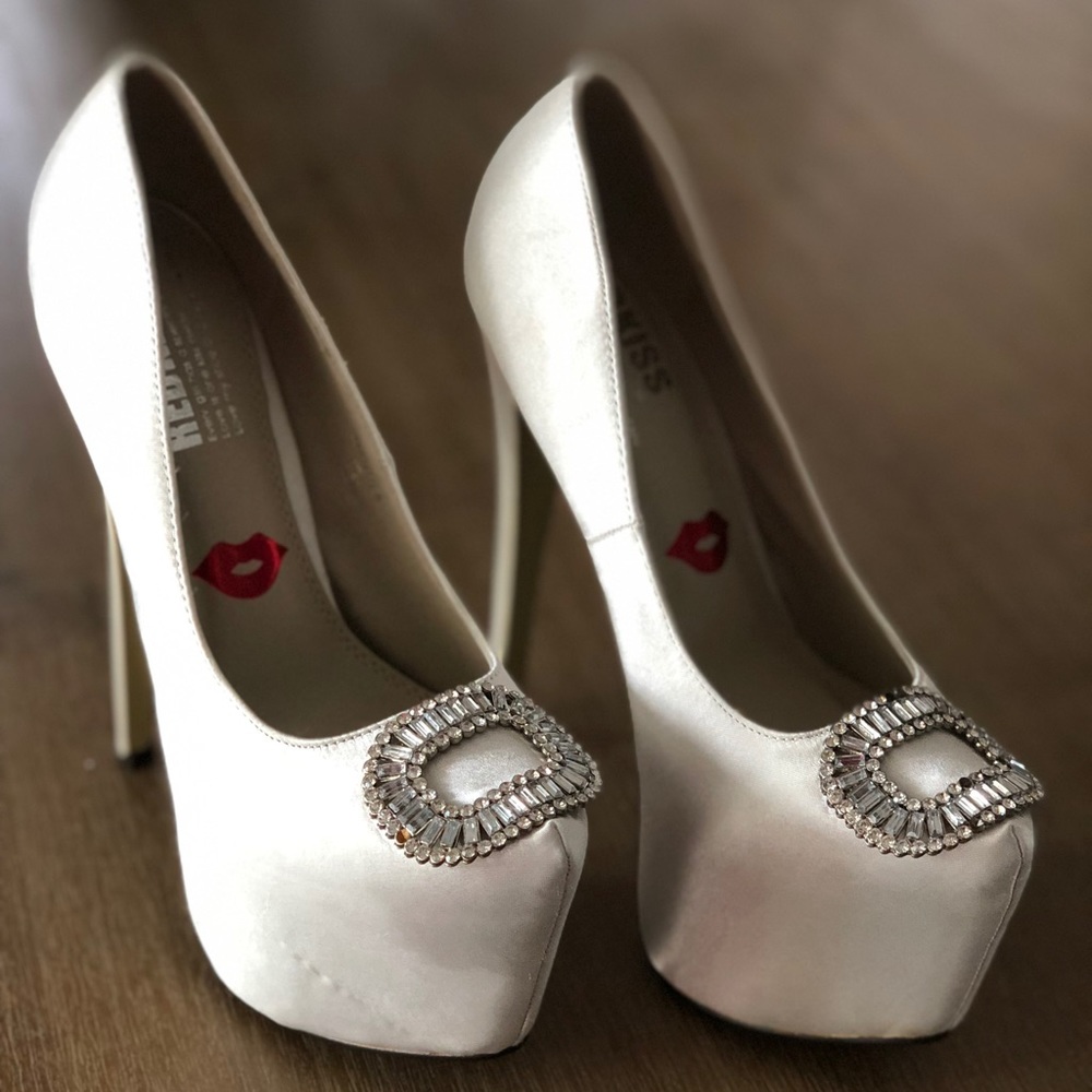 Red Kiss WHITE Heels - MISSING FEW RHINESTONES